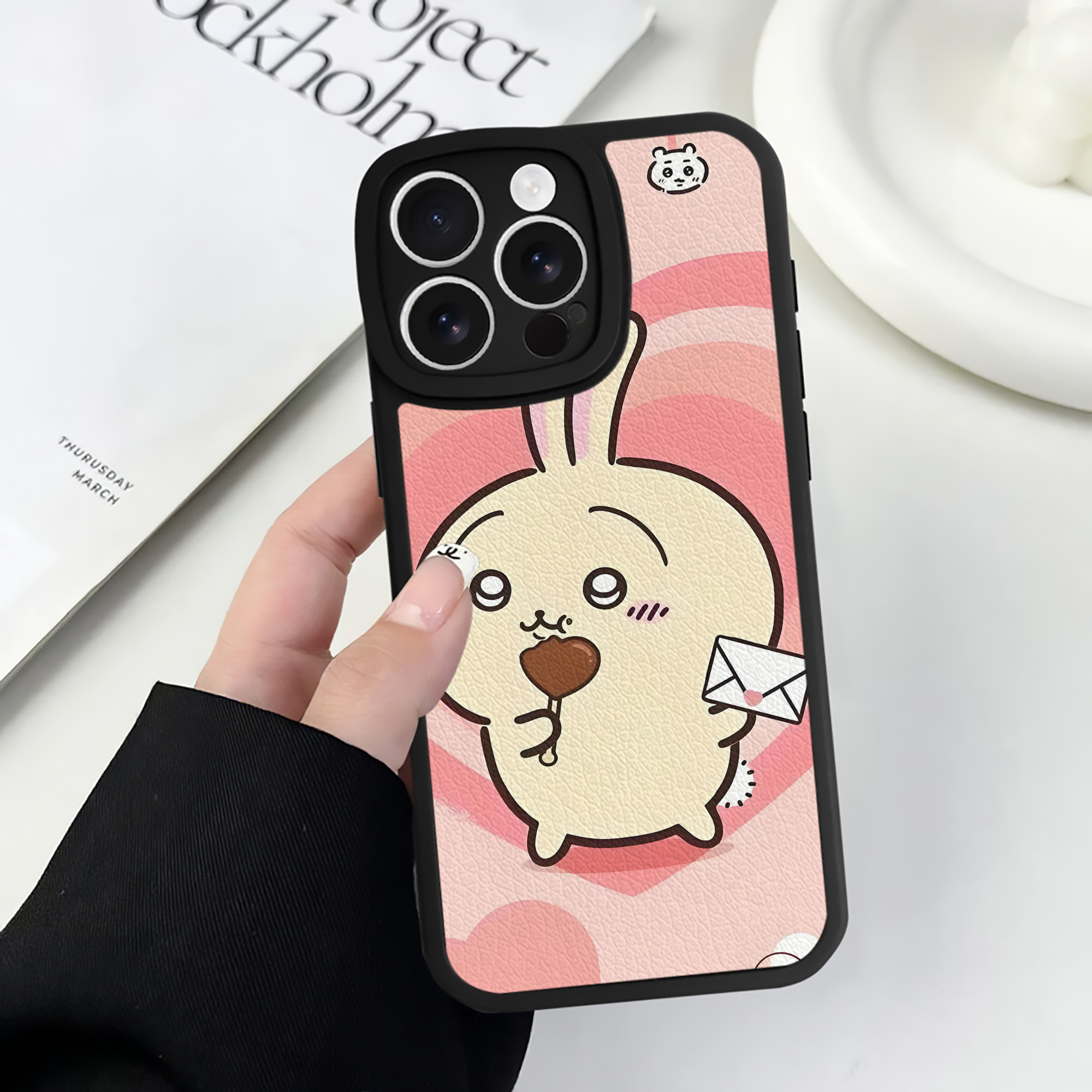 （画像用） ちいかわ Chii-kawa 【iPhone 16シリーズ対応】シリコンスマホケース（レザー調） 材質：シリコン